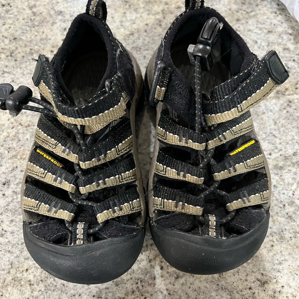 Keen size 8